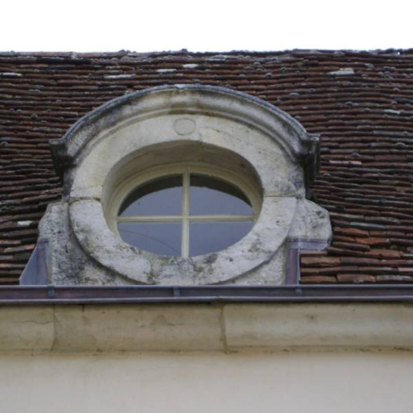 Rénovation d'une toiture avec reprise d'une fenêtre lucarne à Laperrière-sur-Saône
